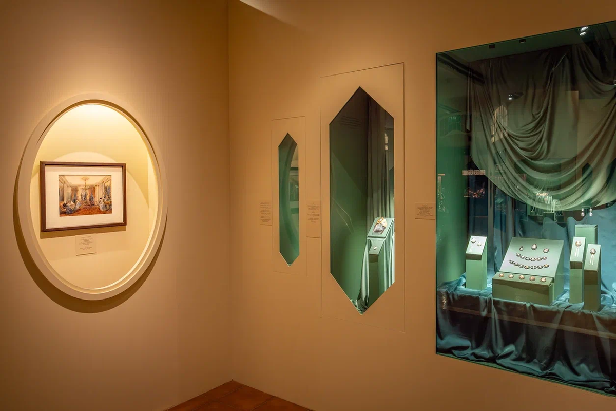 Выставка  «Очарование красоты. Из истории ювелирных украшений в России» 