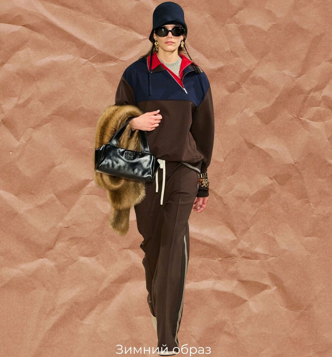 Miu Miu предлагает шикарные брюки с окантовкой в сочетании с оверсайз-поло