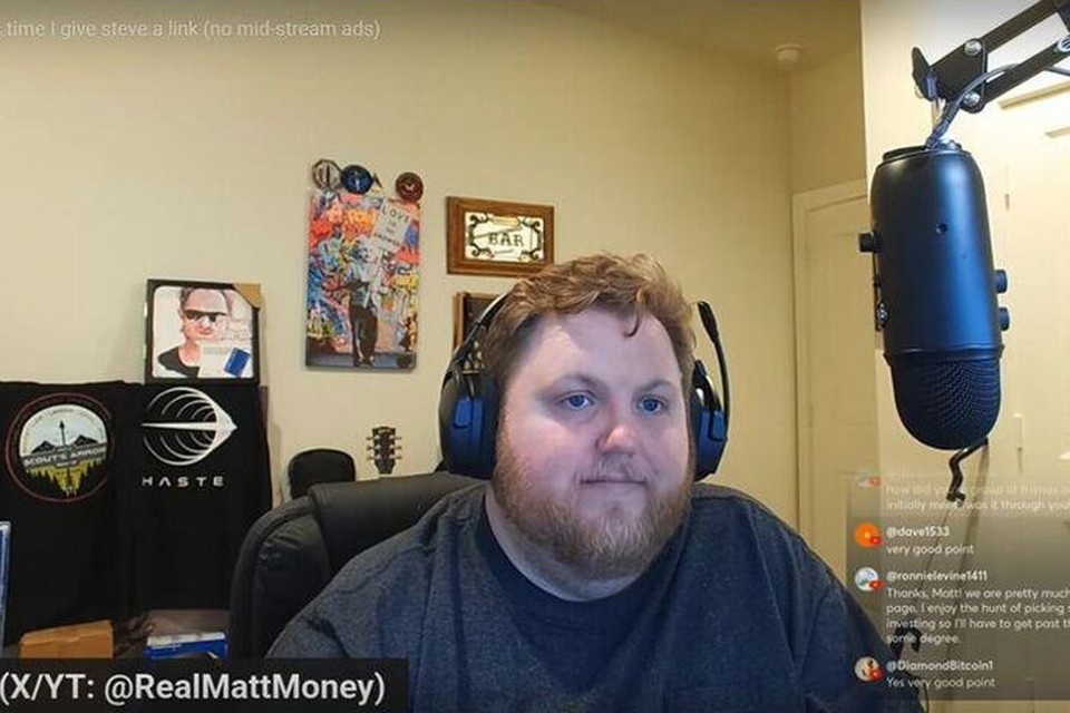    Прямой эфир Белого дома прервал загадочный бородач