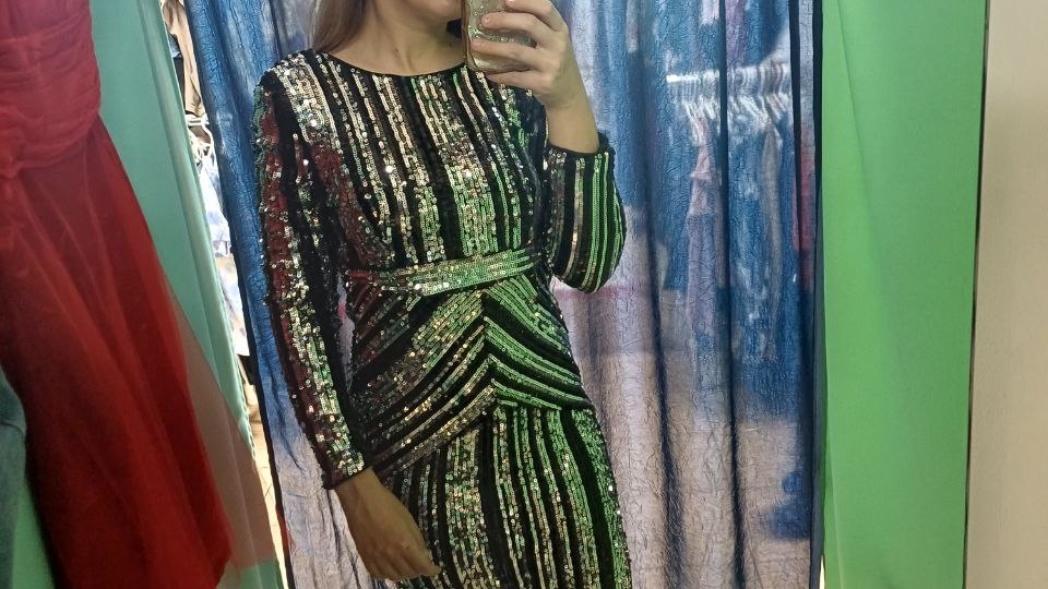 Составляю образы для празднования Нового года в секонд хенде