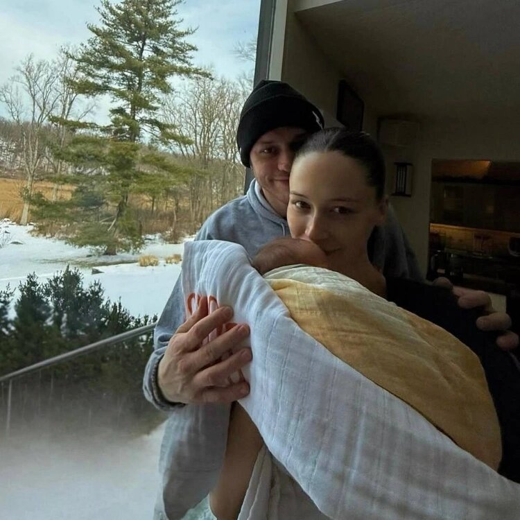 ФОТО: Instagram Элси Хьюитт (запрещенная в России соцсеть; принадлежит компании Meta, признанной экстремистской организацией и запрещенной в РФ)📷
