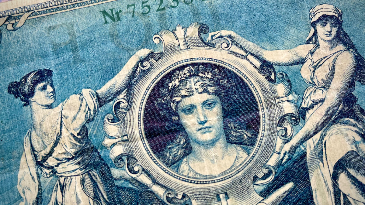 Промышленники и спекулянты продолжали наживаться на бедствиях народа…