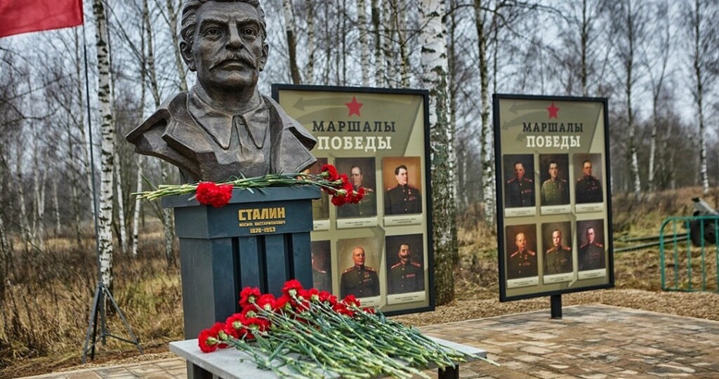 Под Смоленском установили бюст Сталина