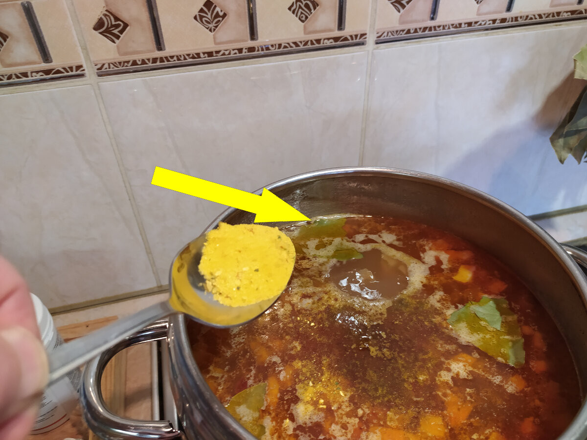    Гороховый суп с копчёностями пахнет детством в хрущёвке