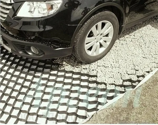 Применение георешётки при строительтсве парковки.