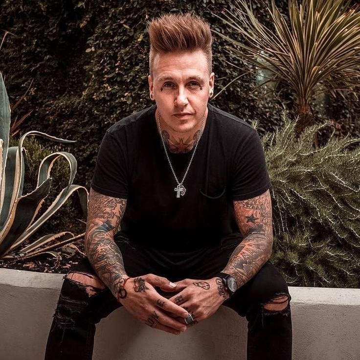 Джекоби Шеддикс - лидер Papa Roach