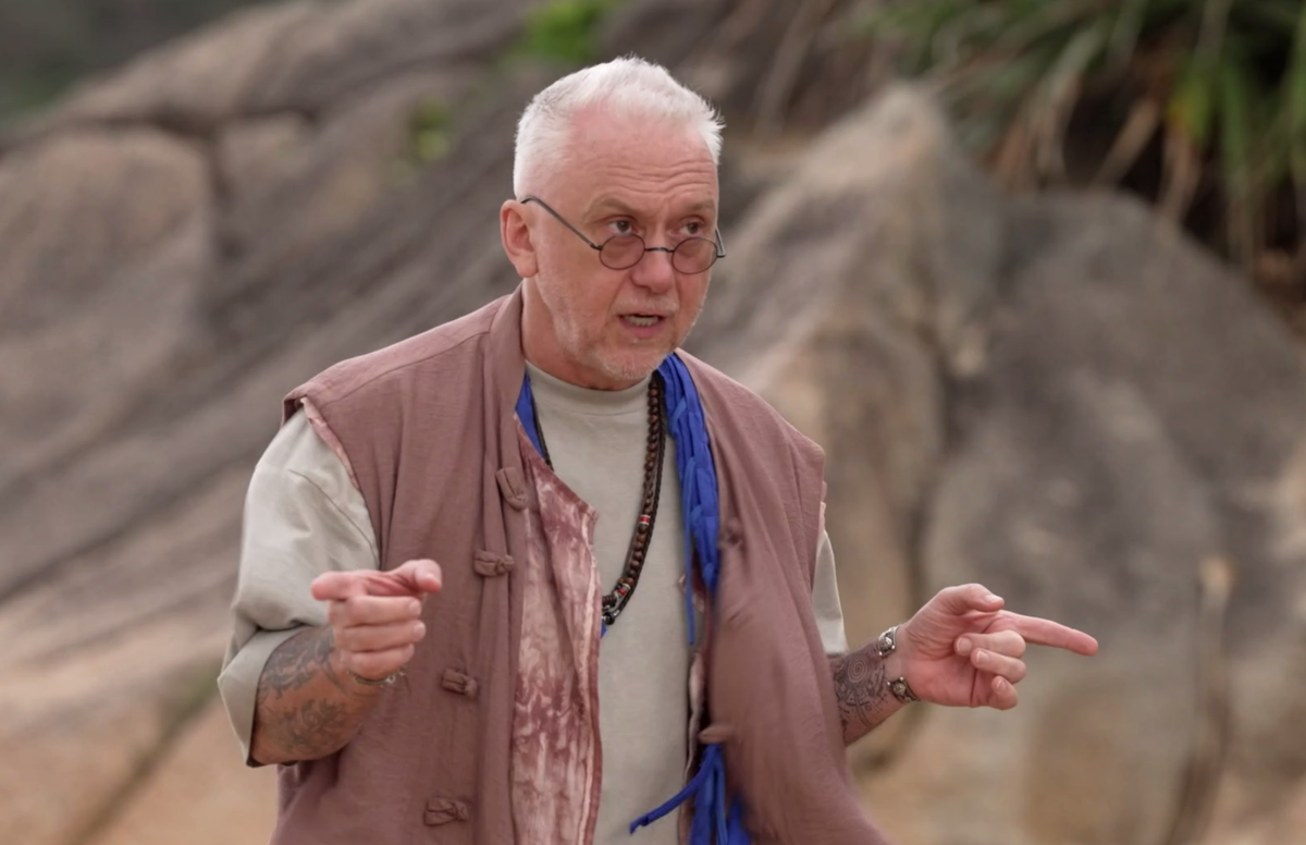 Кадр из шоу "Выживалити. Змееловы" 