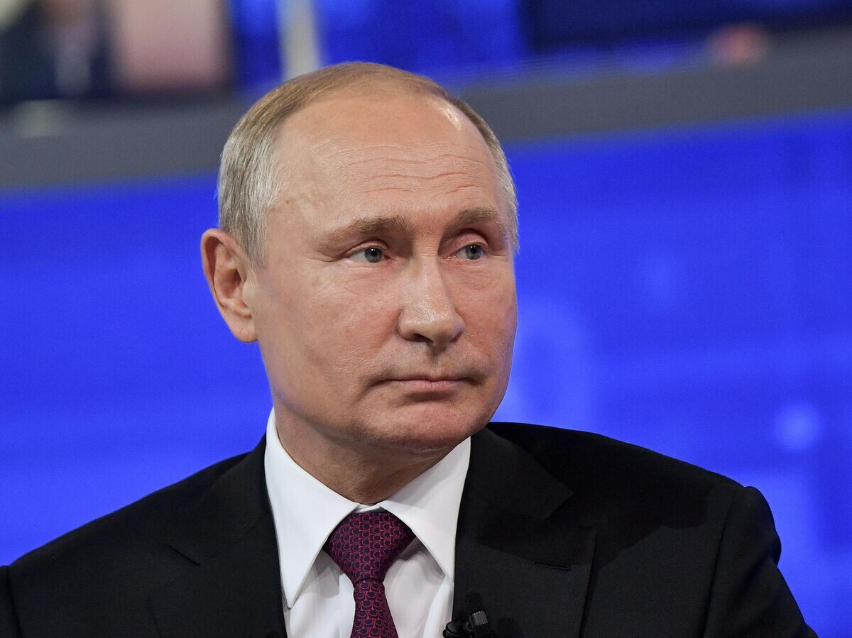    Президент РФ Владимир Путин отвечает на вопросы россиян во время ежегодной прямой линии | © РИА Новости / Алексей Никольский