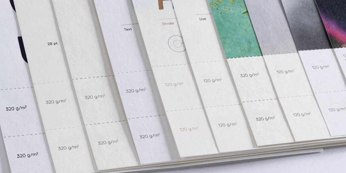 Описание: Образцы бумаги разной плотности для печатной продукции.
Источник: Unsplash