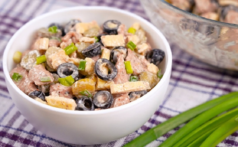 Пробуйте итальянский салат вместо Оливье — свежо, быстро, празднично