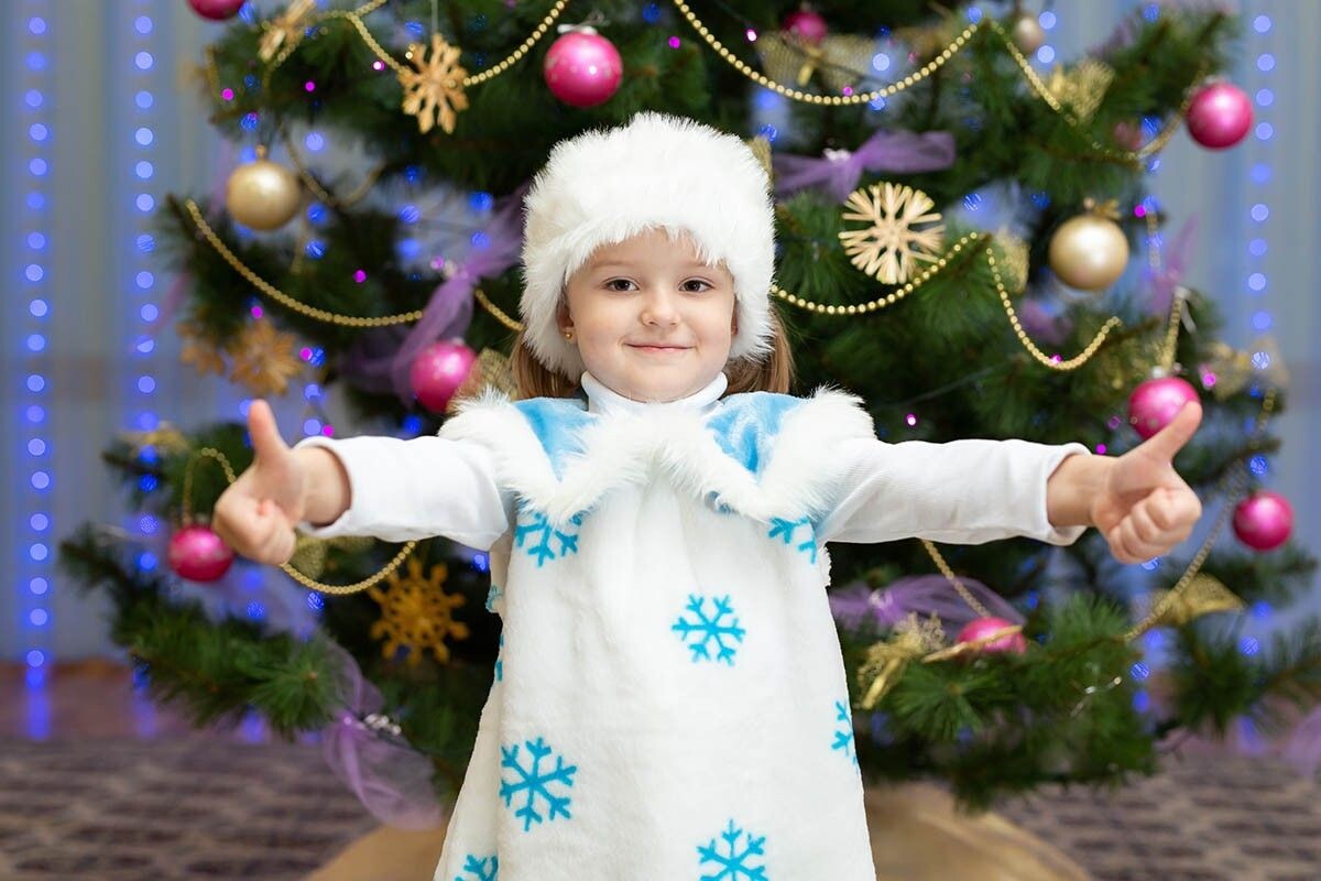 Какой стих выбрать ребенку на Новый год в 4 года? Смотрите простые четверостишия. Источник: Studio Peace / Shutterstock / FOTODOM📷
