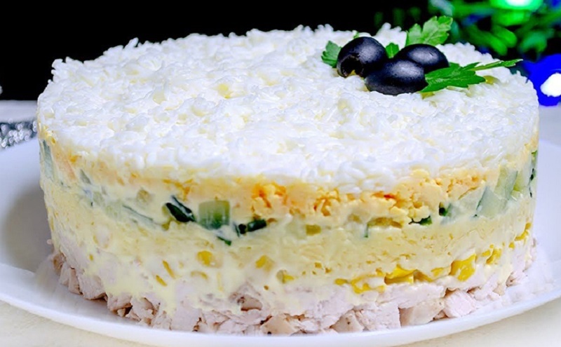 Салат «Снежок»: секрет приготовления самого нежного блюда новогоднего стола