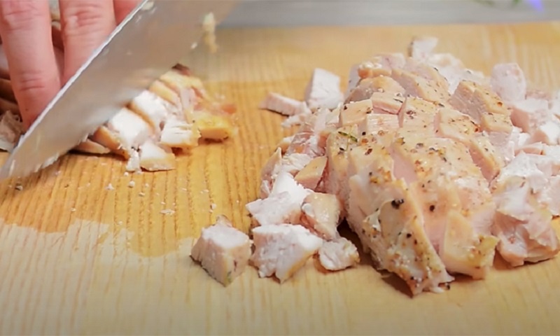 Салат «Снежок»: секрет приготовления самого нежного блюда новогоднего стола