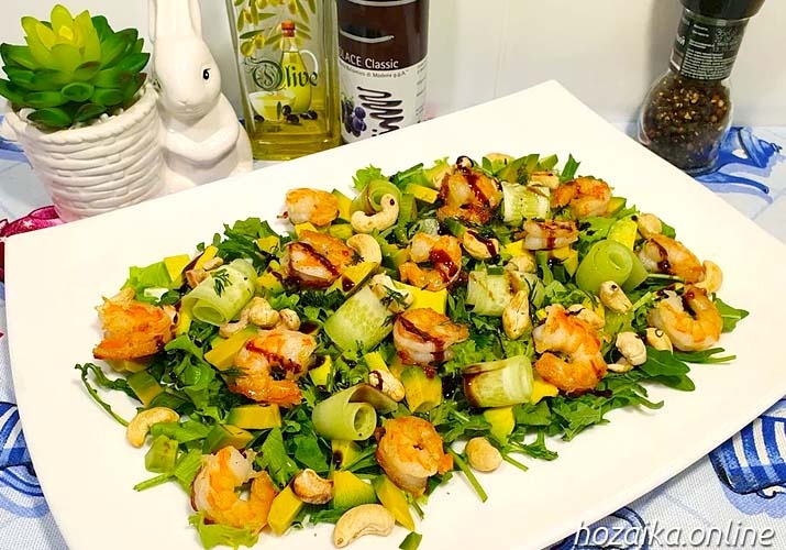 Салат с авокадо и креветками 