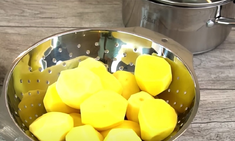 Новогодние мясные рассольники: праздничный рецепт с необычным вкусом детства