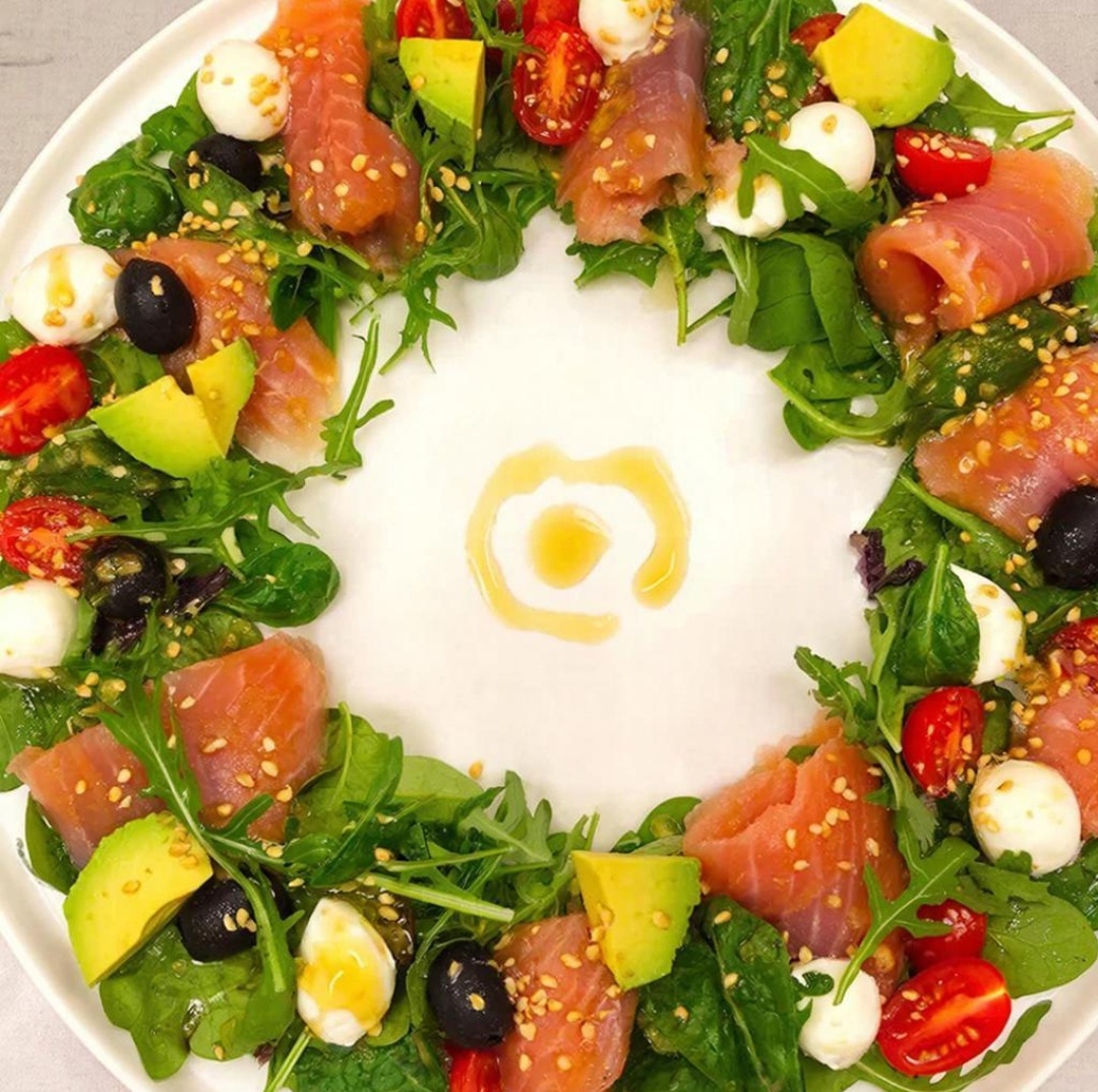 Салат с семгой