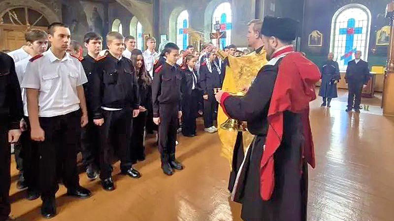    В Храме Вознесения Господня состоялось посвящение в казачата