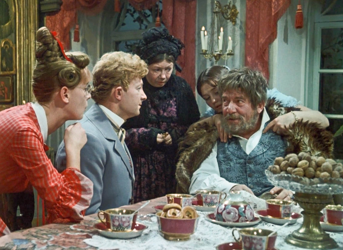 Кадр из фильма "Женитьба Бальзаминова"