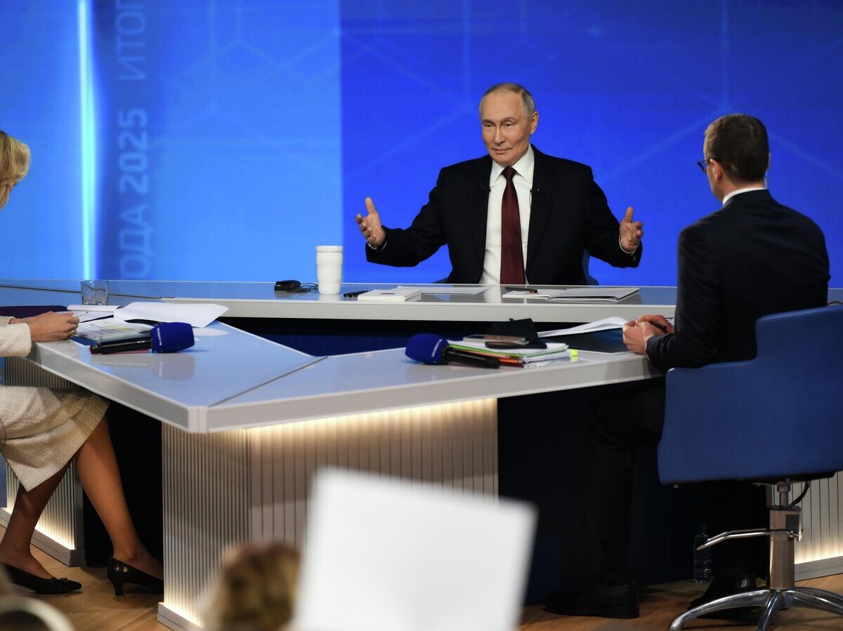    Президент РФ Владимир Путин отвечает на вопросы во время специальной программы "Итоги года" в Москве | © РИА Новости / Григорий Сысоев