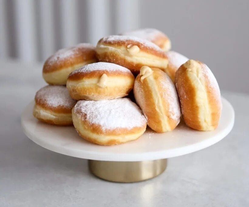 Пончики с заварным кремом  