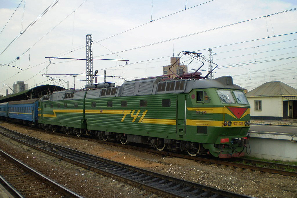 ЧС7-238 с украинским поездом на Курском вокзале, 23.08.2007