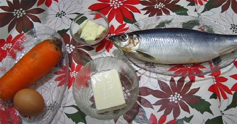 Селёдка по-царски: как из простых продуктов создать закусочный рулет, достойный праздничного стола