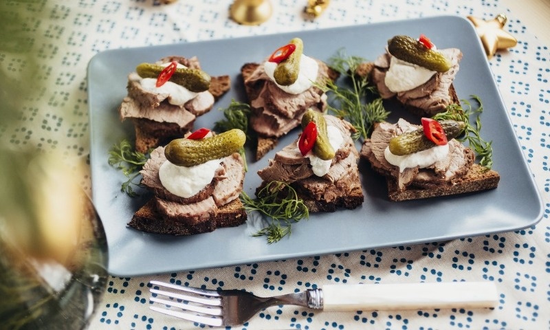 Бутерброды с ростбифом или телятиной