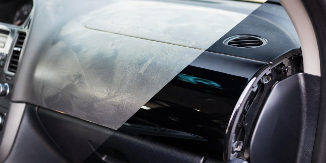 Как вернуть черноту пластику в салоне автомобиля: проверенные способы