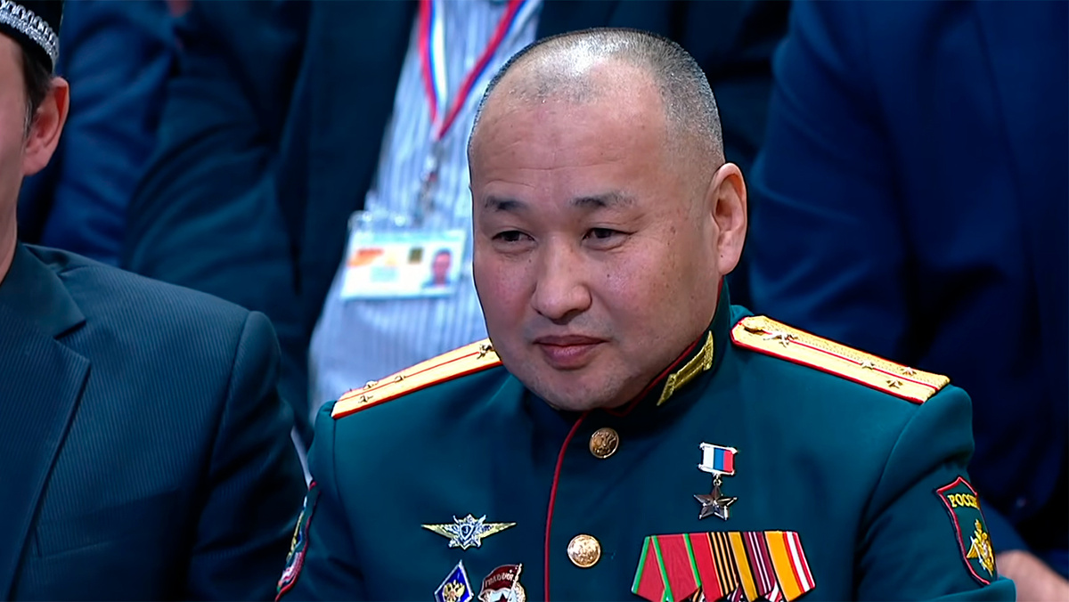   Кадр из трансляции «Итогов года с Владимиром Путиным»- Наран Очир-Горяев