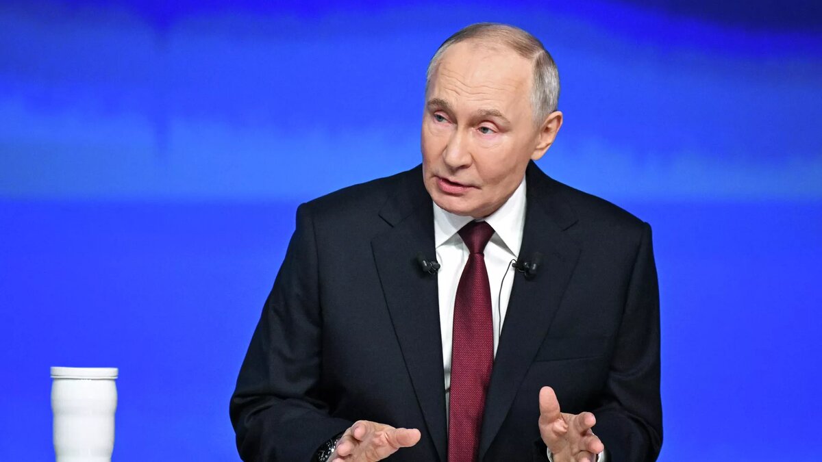 Президент РФ Владимир Путин отвечает на вопросы во время специальной программы "Итоги года" © Sputnik / Сергей Бобылев