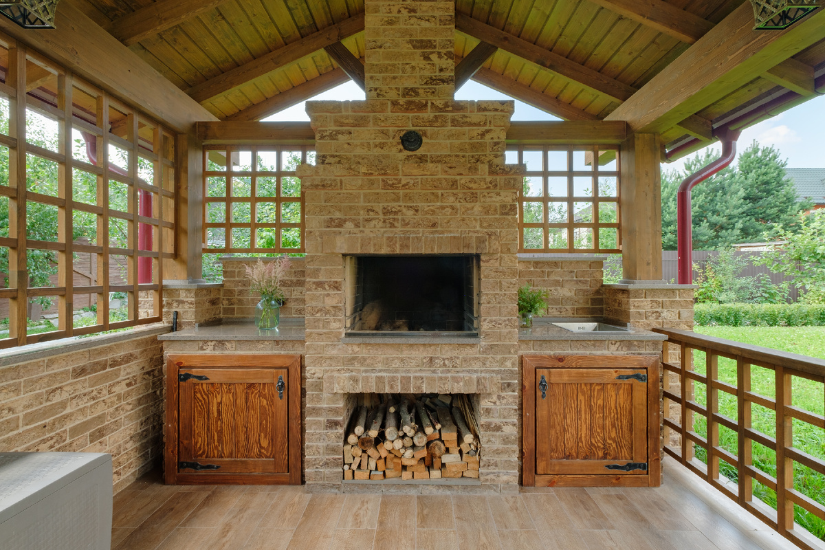 Барбекю-комплекс в открытой беседке