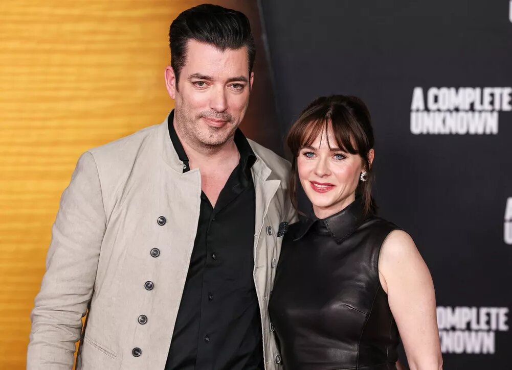    Зои Дешанель поделилась, что ее отец и жених подружились: "У нас даже есть чат"