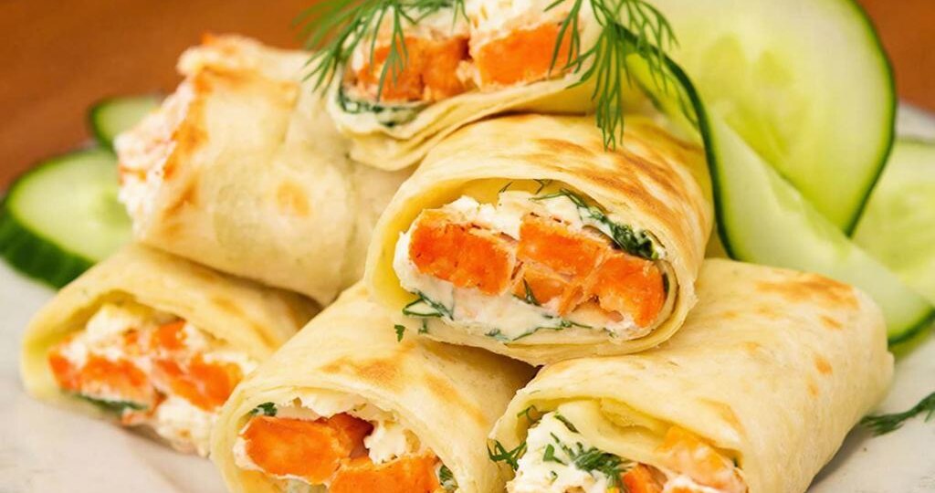 Рулетики из лаваша с крабовыми палочками: Быстрая и вкусная закуска для любого случая