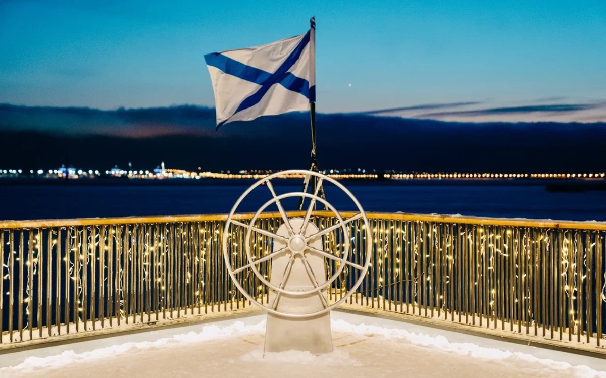 Волшебство зимы: новогодние огни танцуют над застывшим заливом                                         Фото АНО «Остров фортов»