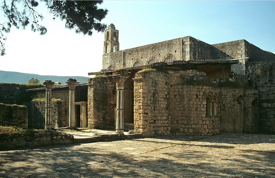 Восстановленный храм святителю Николаю в Демре (Миры), откуда были вывезены мощи святого.  Он имеет свою богатую историю, хотя и не является в настоящее время действющим храмом. 