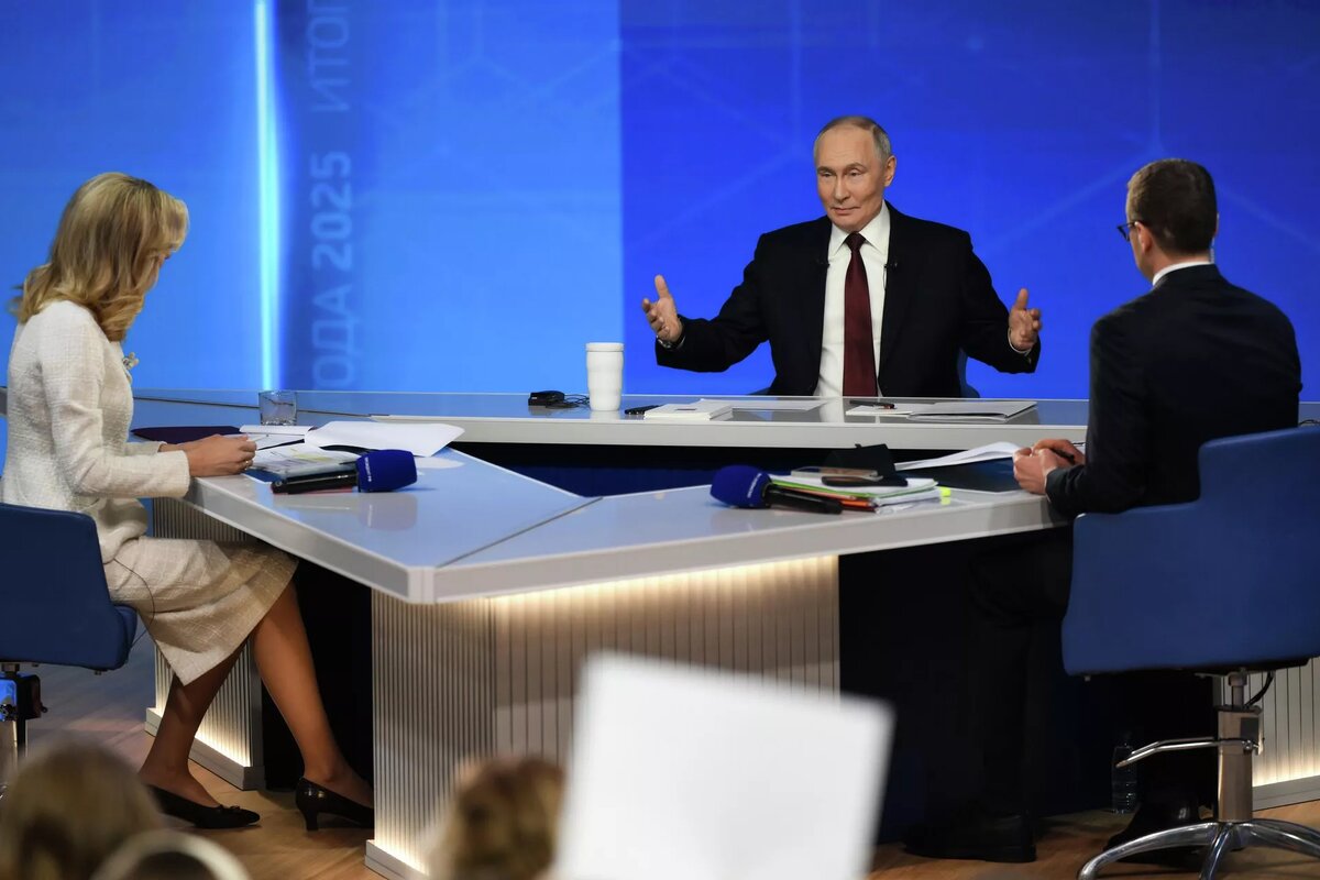 Президент РФ Владимир Путин отвечает на вопросы во время специальной программы "Итоги года" в Москве © Sputnik / Григорий Сысоев