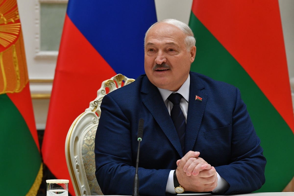    Лукашенко подчеркнул, что важно не отставать от глобального перехода к экологичным автомобилям