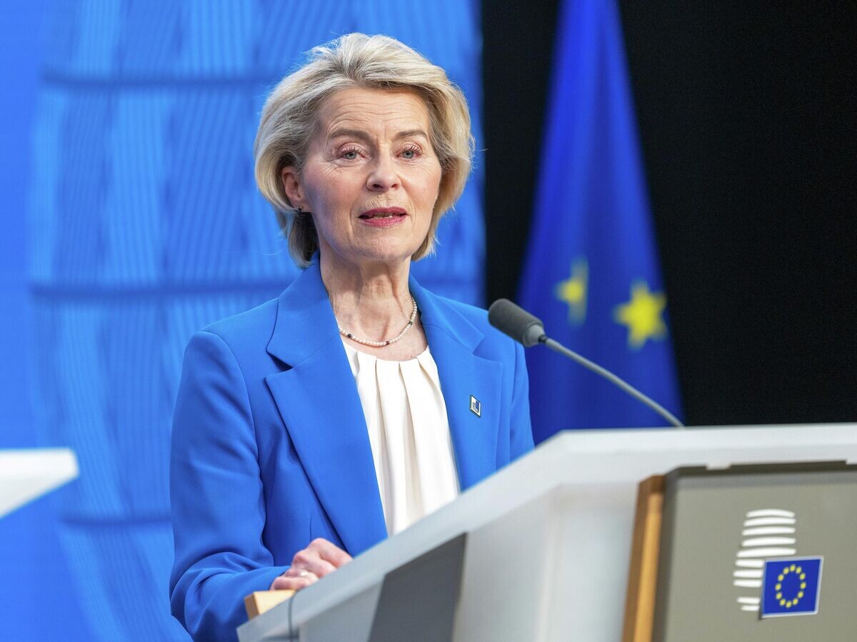    Глава Еврокомиссии Урсула фон дер Ляйен во время пресс-конференции по итогам саммита ЕС в Брюсселе | © Getty Images / picture alliance/Michael Kappeler