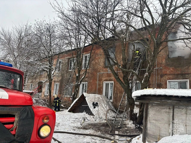    В Слободском потушили пожар в двухэтажном доме