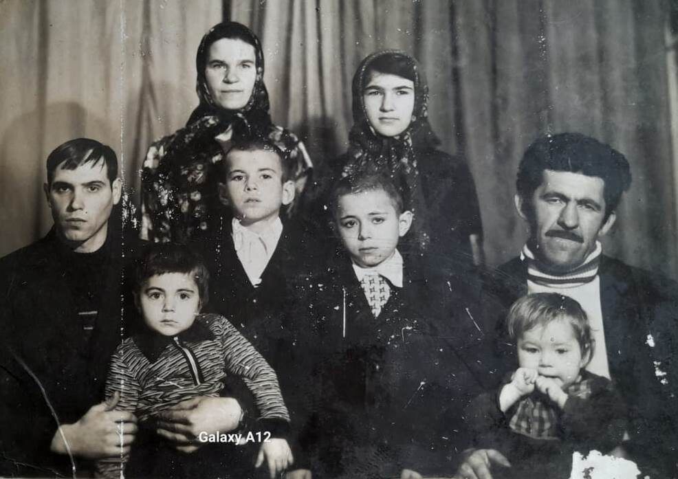 С супругом и детьми