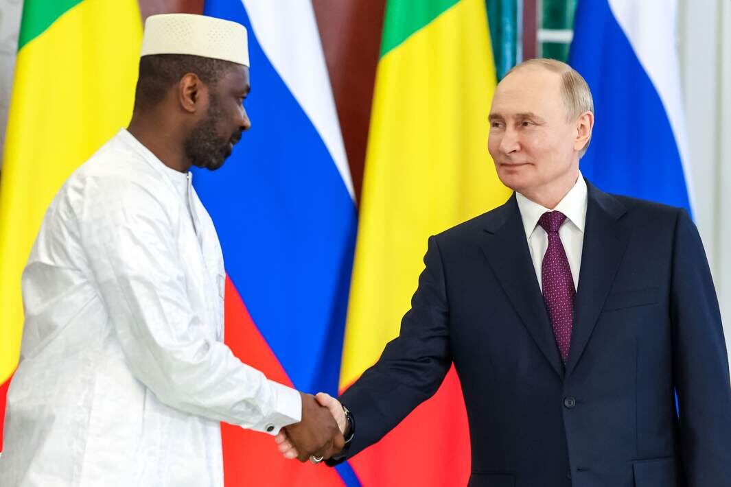 Президент РФ Владимир Путин и президент переходного периода Республики Мали Ассими Гоита
Фото: РИА Новости/Александр Казаков