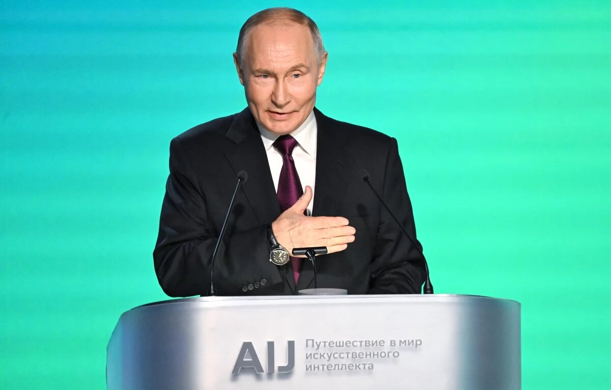    Путин призвал россиян для защиты от мошенников сразу класть трубку