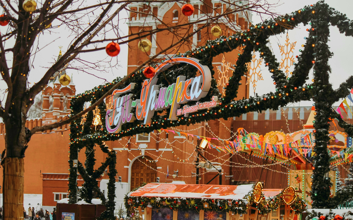 Фото ГУМ-ярмарки на Красной площади в Москве