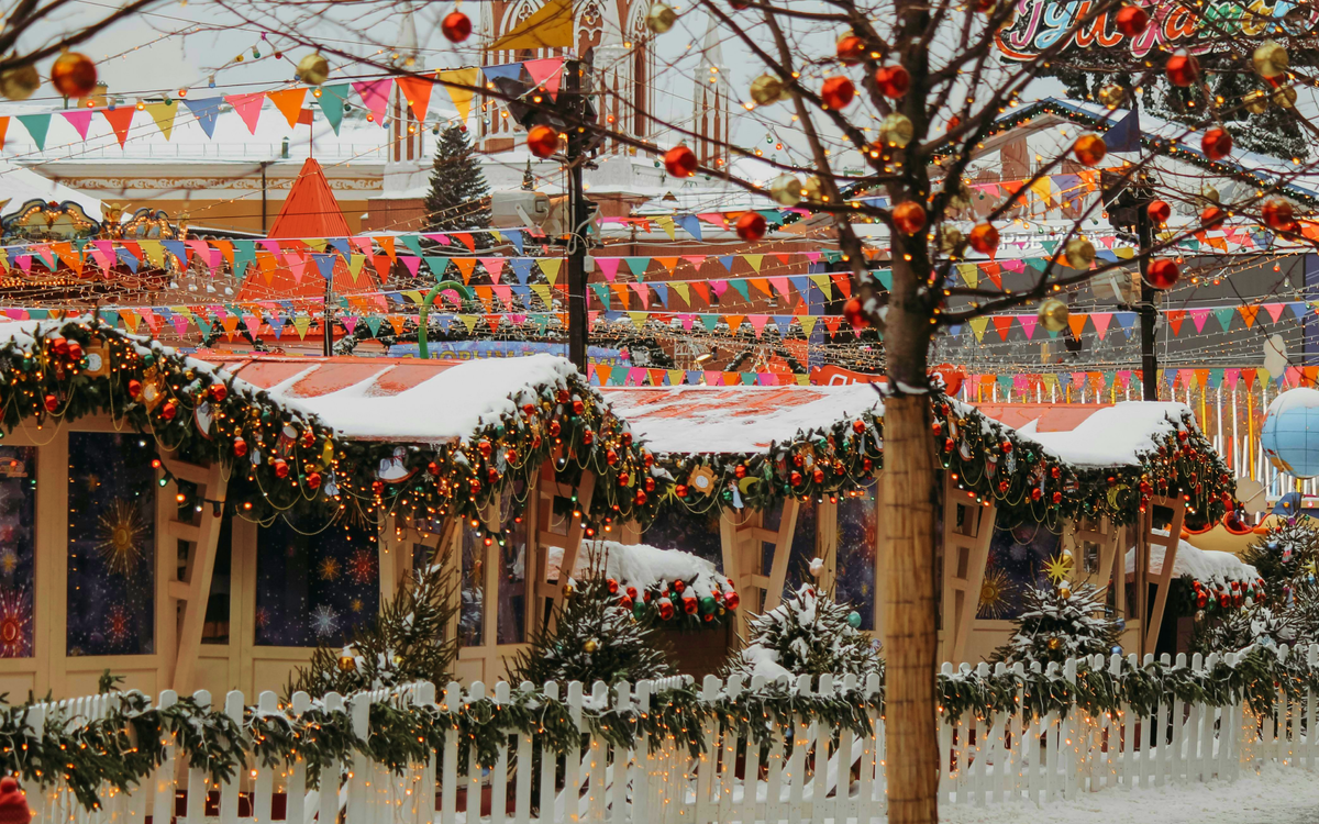 Фото ГУМ-ярмарки на Красной площади в Москве