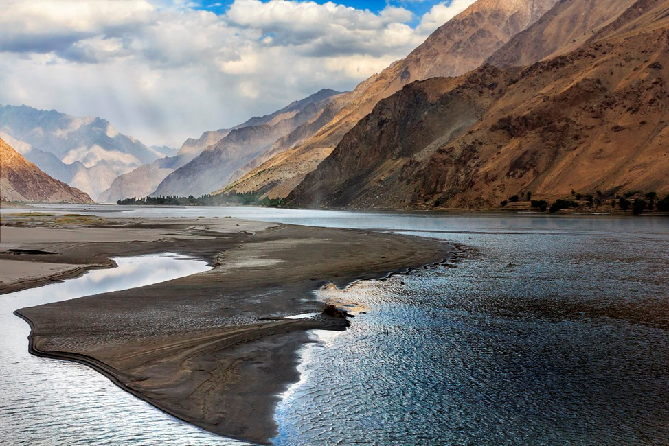 Фото: Мария Фадеичева / rtraveler
Река Пяндж, которая при слиянии с Вахшем образует Амударью.