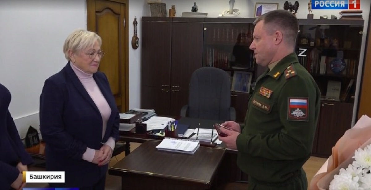    Мать погибшего героя СВО из Белорецка получила посмертную медаль сына благодаря «Прямой линии»