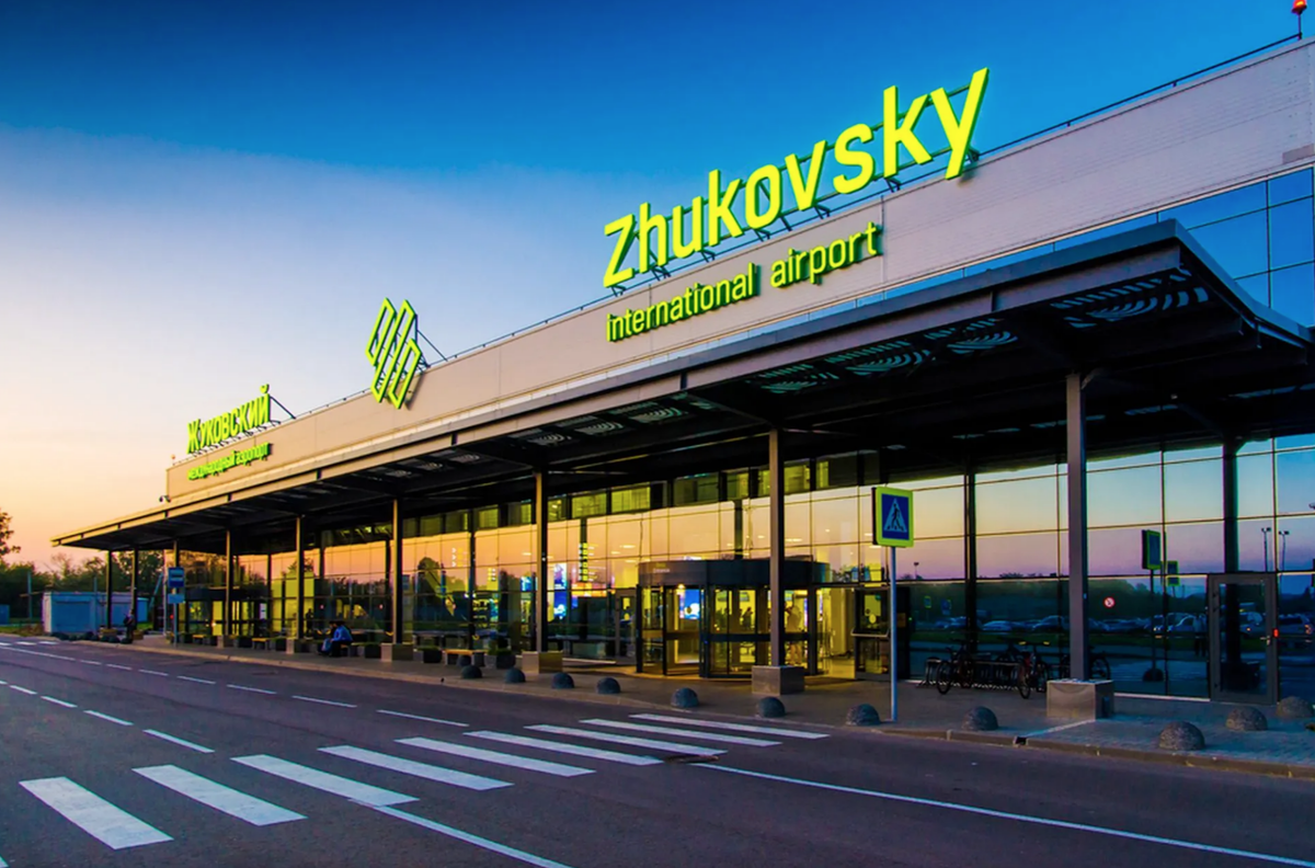 Новый блестящий терминал аэропорта Жуковский. (Buta Airways)