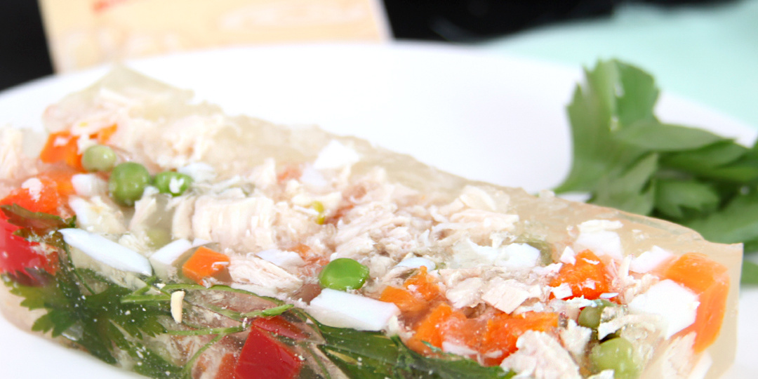 Заливное из курицы и овощей с желатином