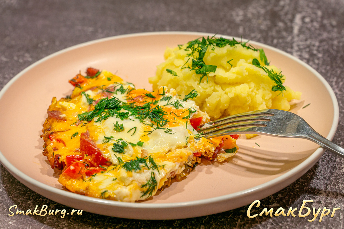 Яркая и аппетитная домашняя яичница с кабачками и сыром - вкусный завтрак для всей семьи!