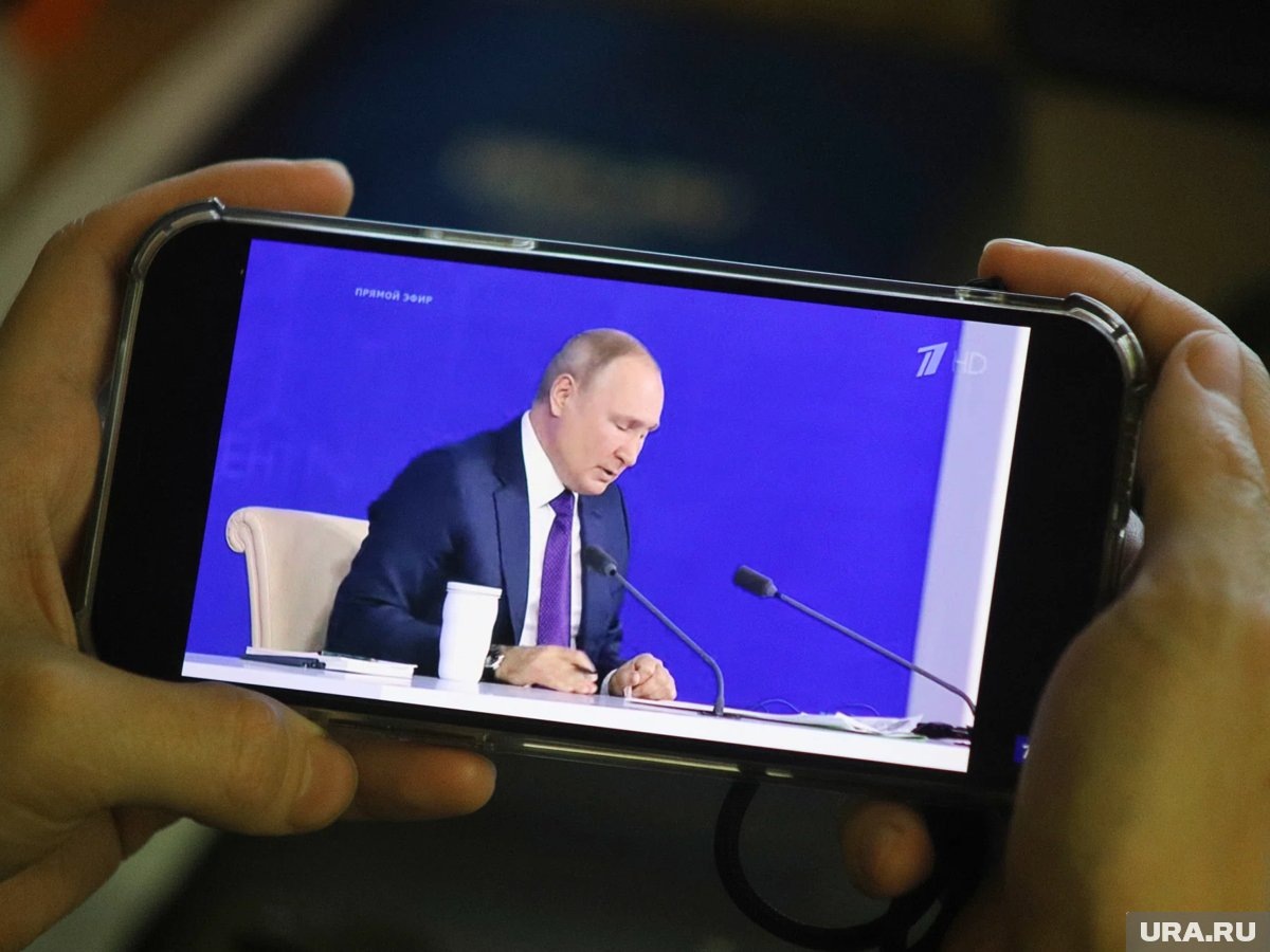     Путин подчеркнул, что Россия продолжает политику единства народов